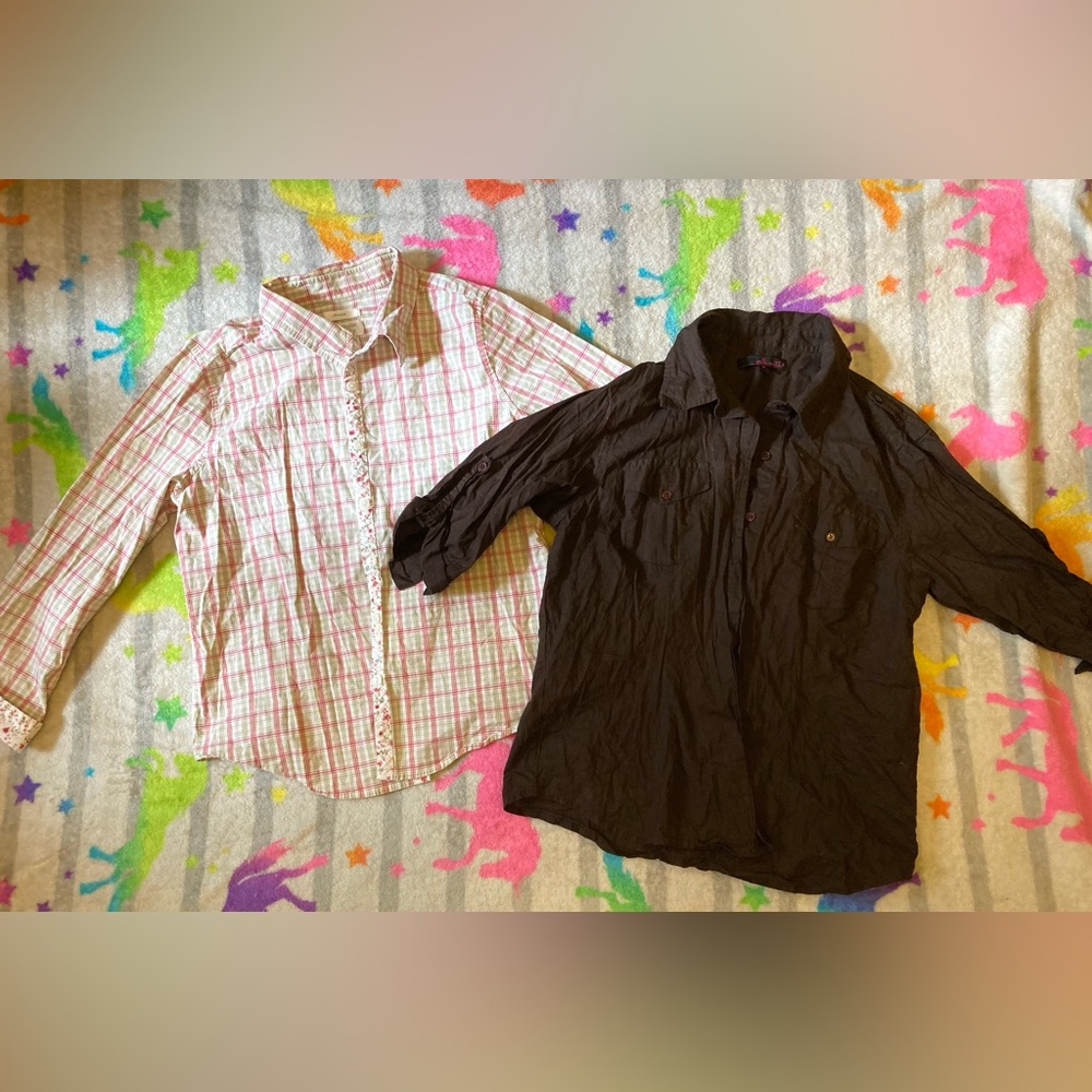 🦗Bundle! 2 Quarter Sleeve Button Down Shirts, Size Medium